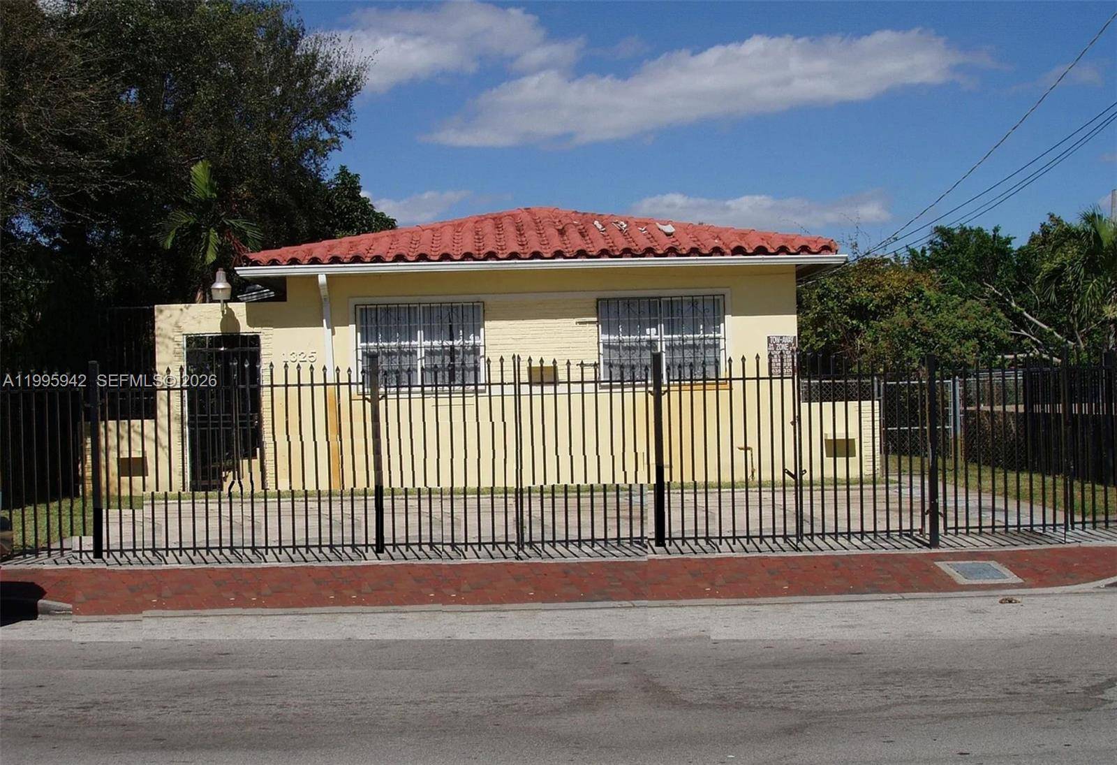 1325 SW 6th StMiami - picture