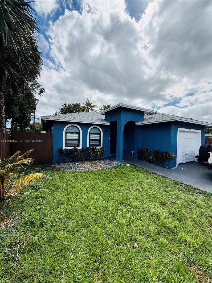 2920 NW 8th StFort Lauderdale - picture