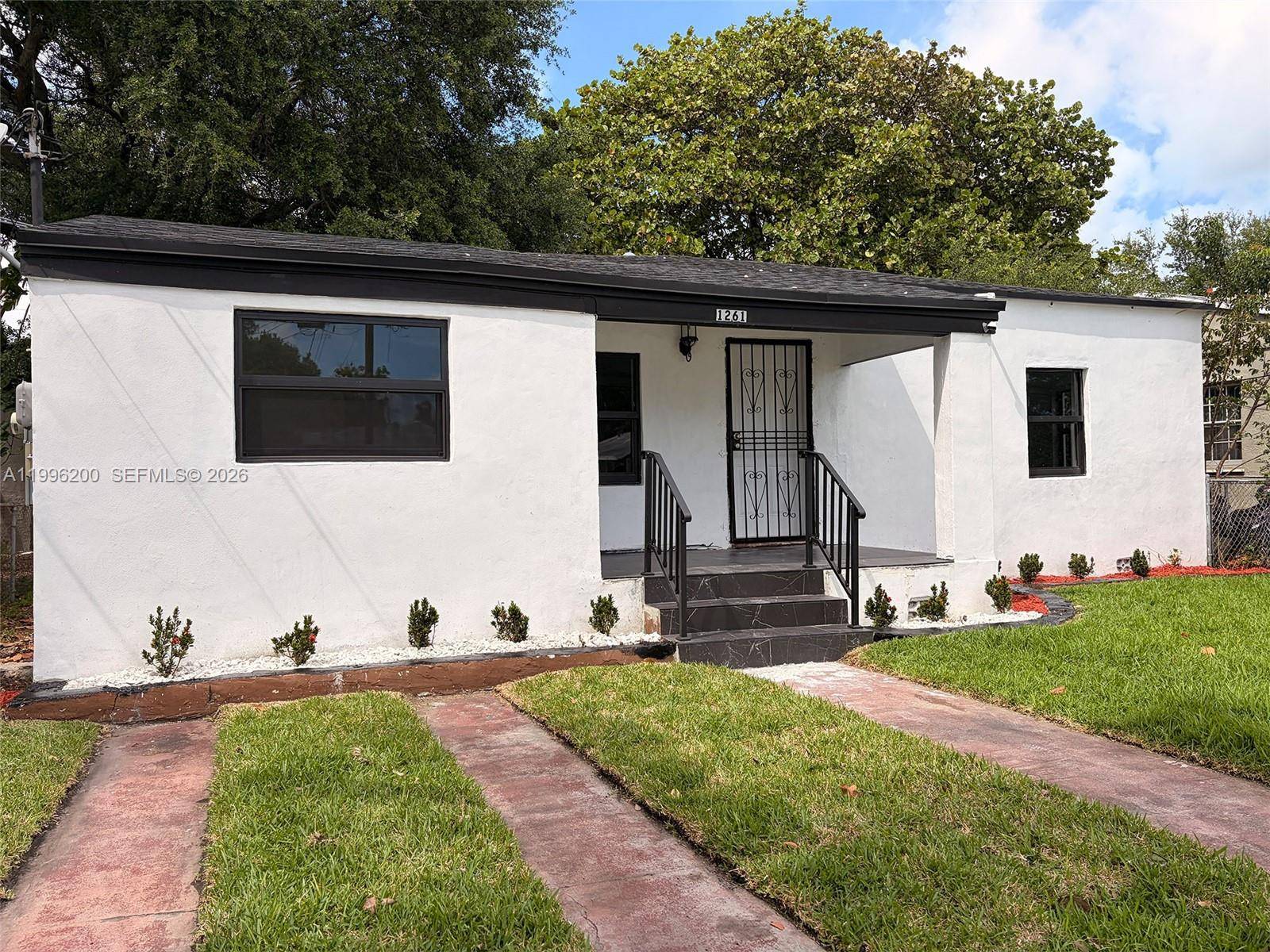 1261 NW 45th StMiami - picture