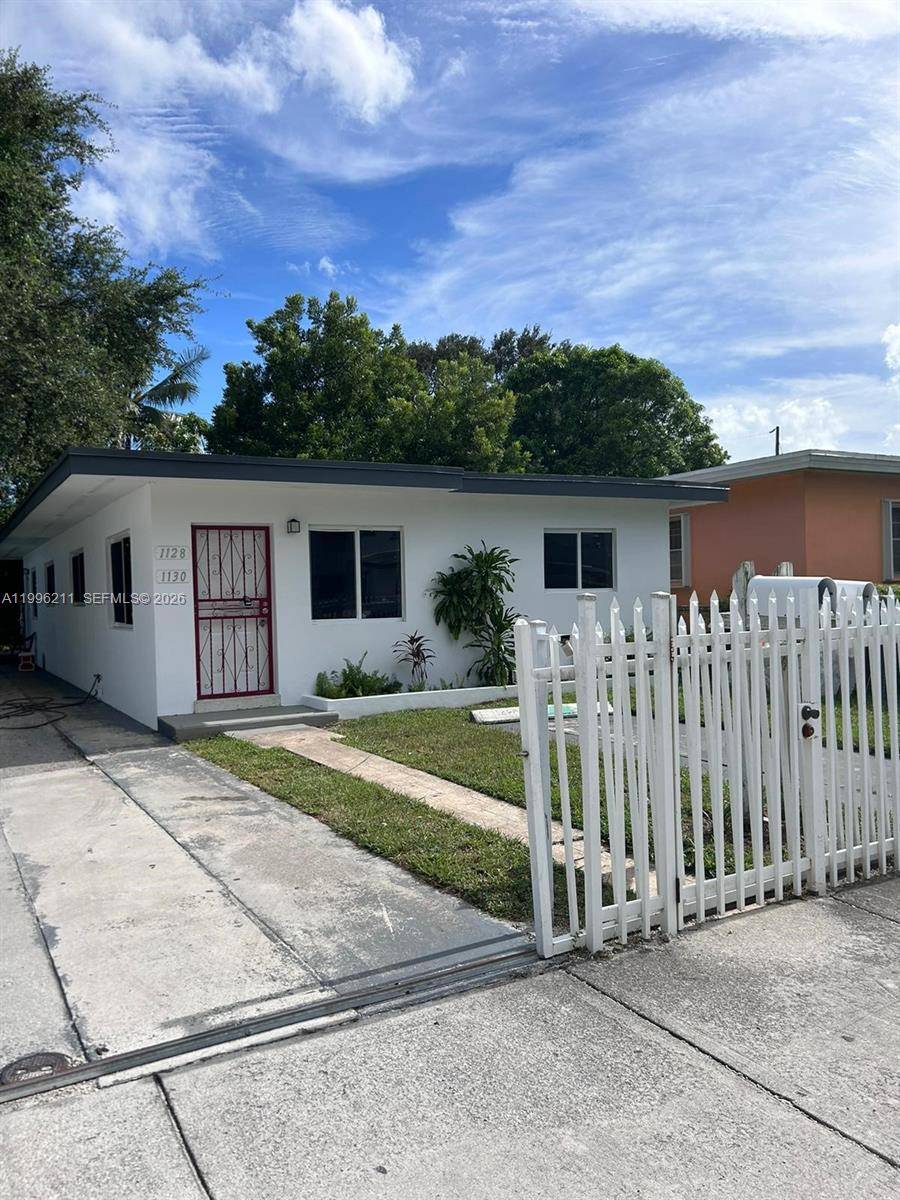 1128 NW 76th StMiami - picture