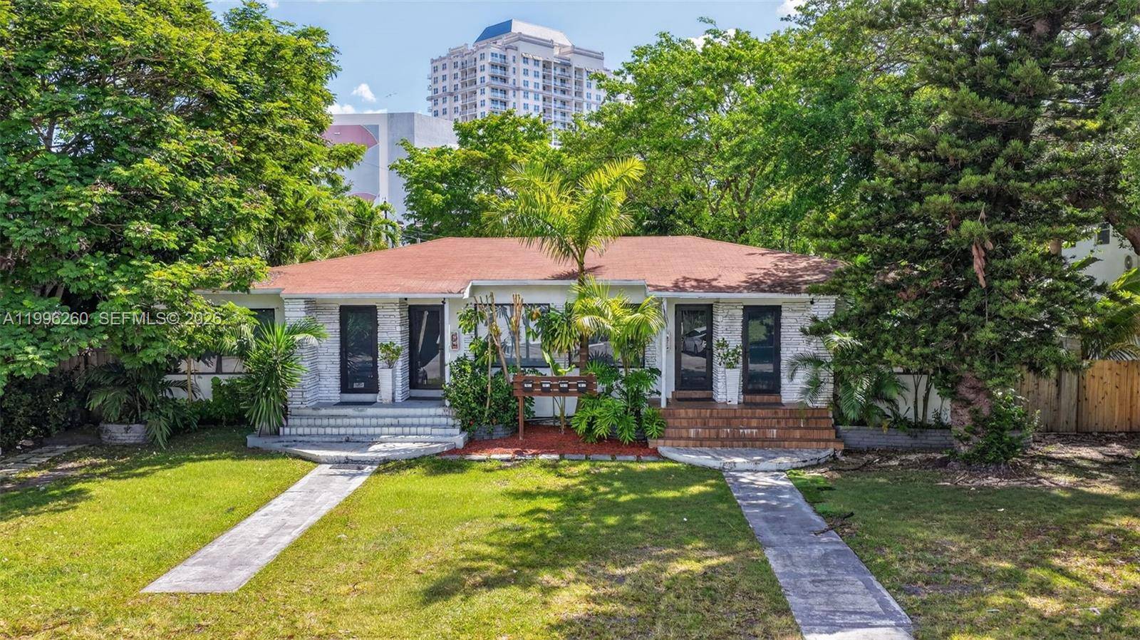 7811 NE 10th CtMiami - picture