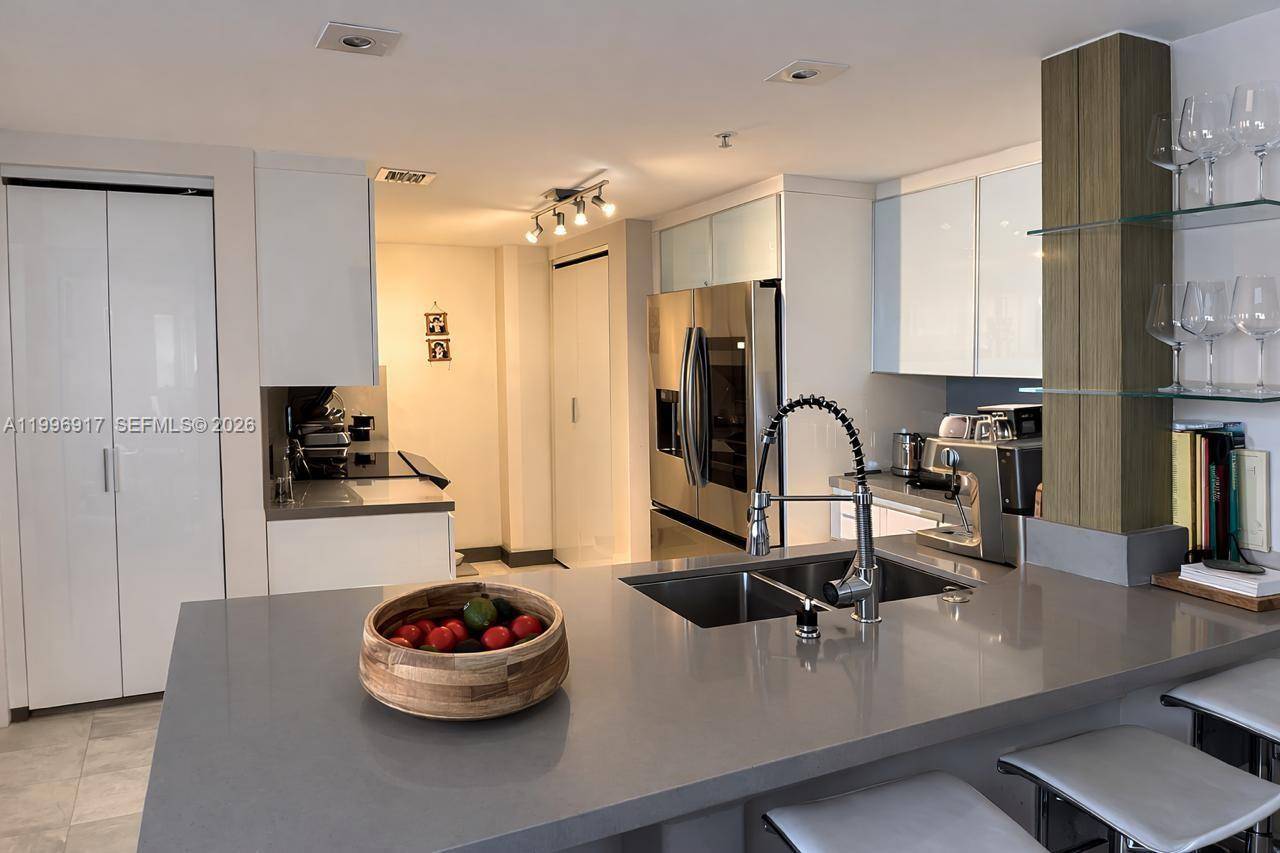 701 Brickell Key BlvdMiami - Condo 5+ Stories,Condo condo unit 1611 - picture