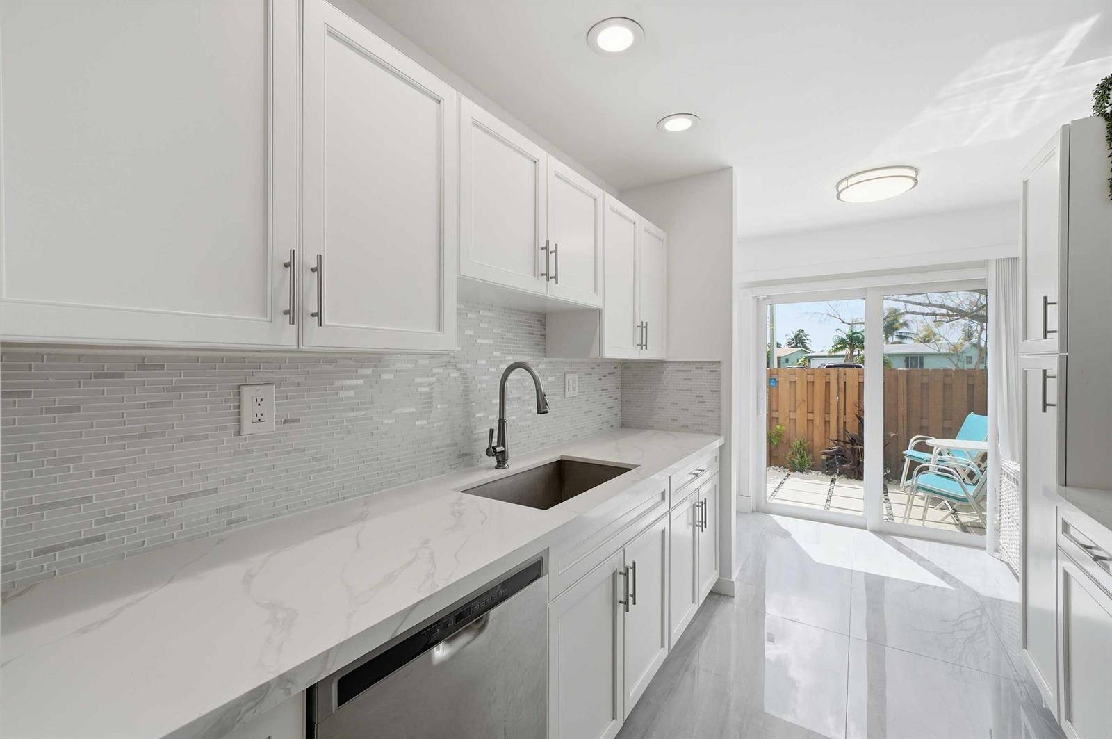 10875 NW 29thSunrise - COUNTRY SQUIRE TOWNHOMES condo unit 8 - picture