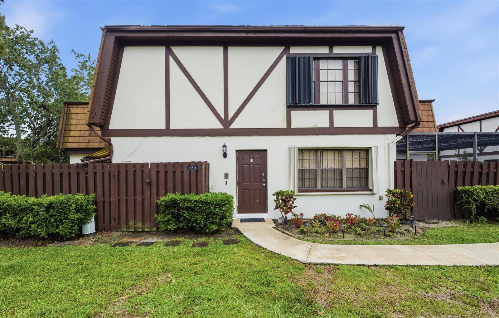 105 WeybridgeRoyal Palm Beach - WEYBRIDGE TOWNHOMES PH II condo unit A - picture