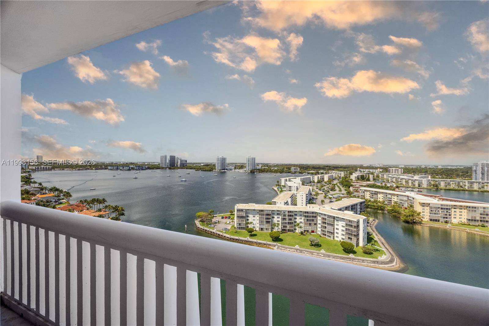 1000 W Island BlvdAventura - 1000 ISL BLVD WILLIAMS IS condo unit 1910 - picture