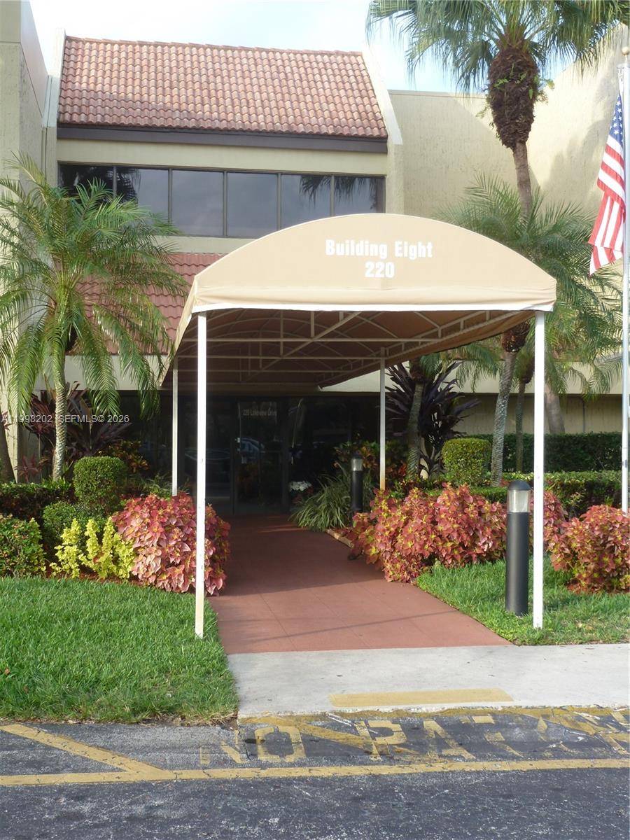 220 Lakeview DrWeston - Condo 1-4 Stories,Condo condo unit 301 - picture