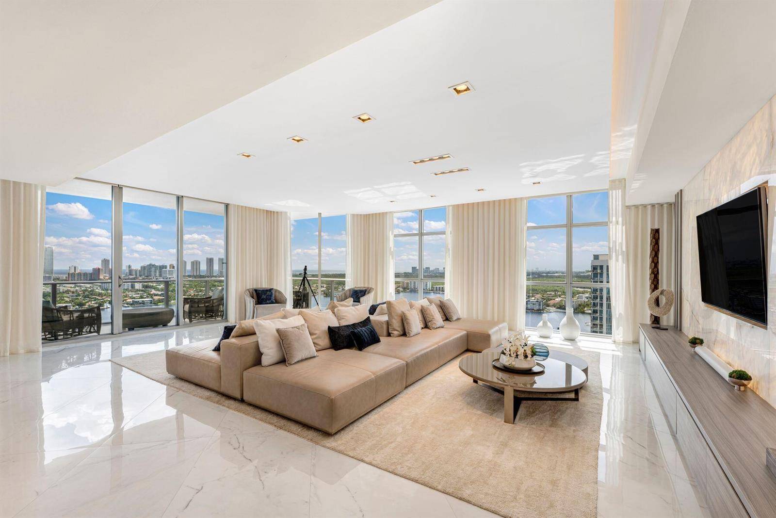 17301 BiscayneNorth Miami Beach - MARINA PALMS RESIDENCES NO condo unit Ph-7 - picture