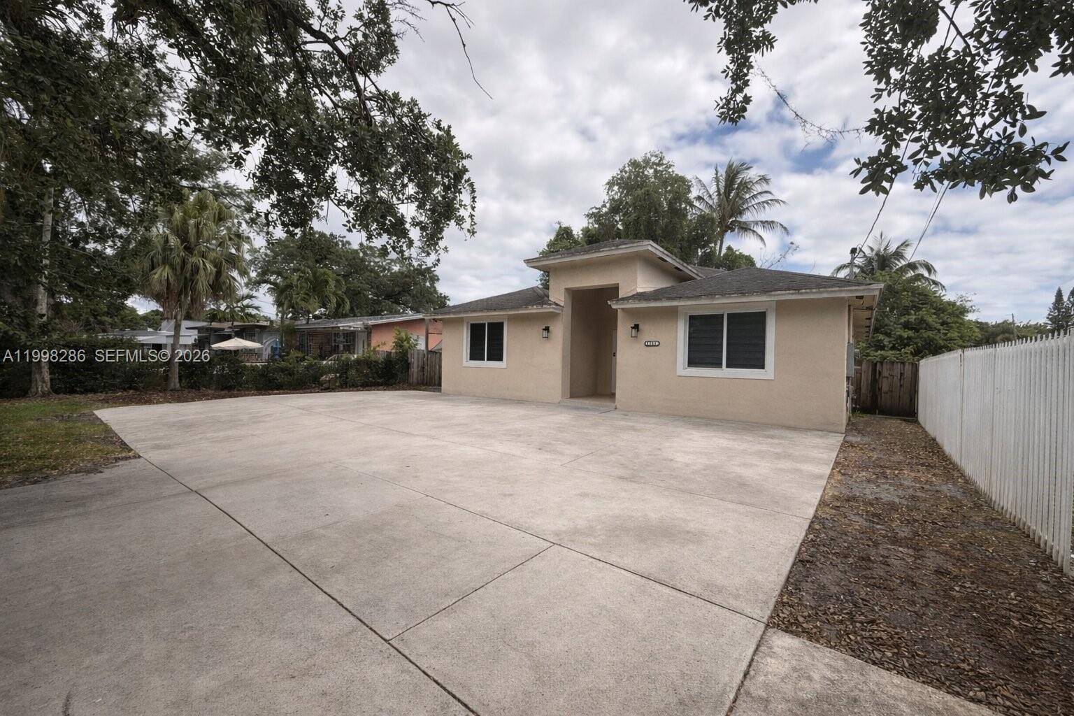 3166 NW 170th StMiami Gardens - picture