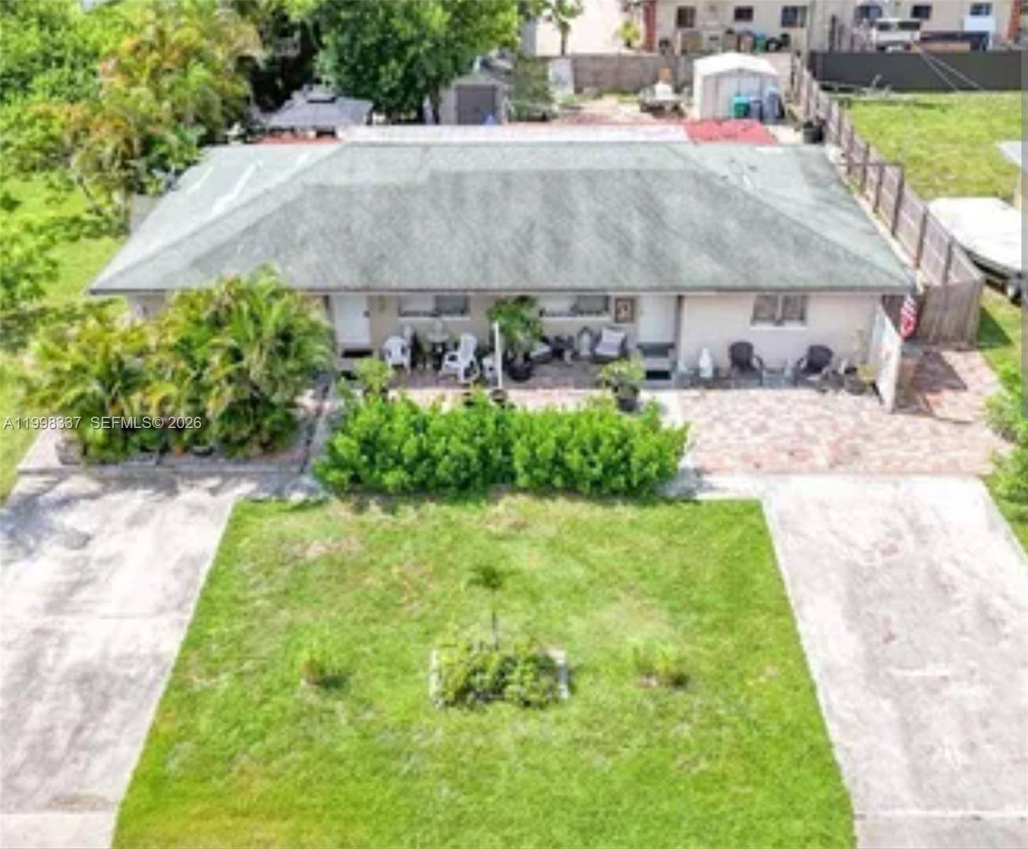712 SE 8th StCape Coral - picture