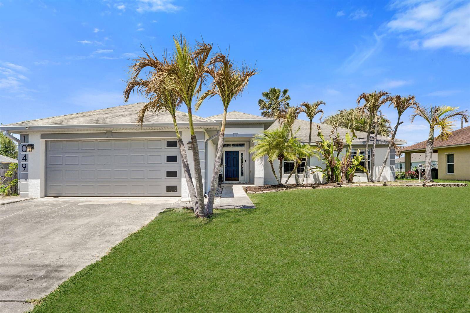1049 SW AlcantarraPort St. Lucie - picture