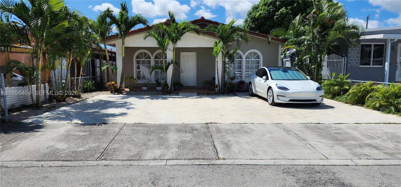880 E 26th StHialeah - picture