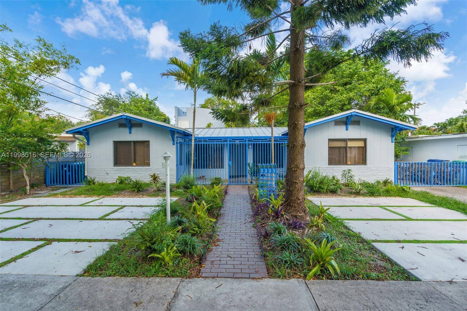 3225 SW 58th AveMiami - Duplex/Tri/Quad-Annual,Multi Family condo unit Back - picture