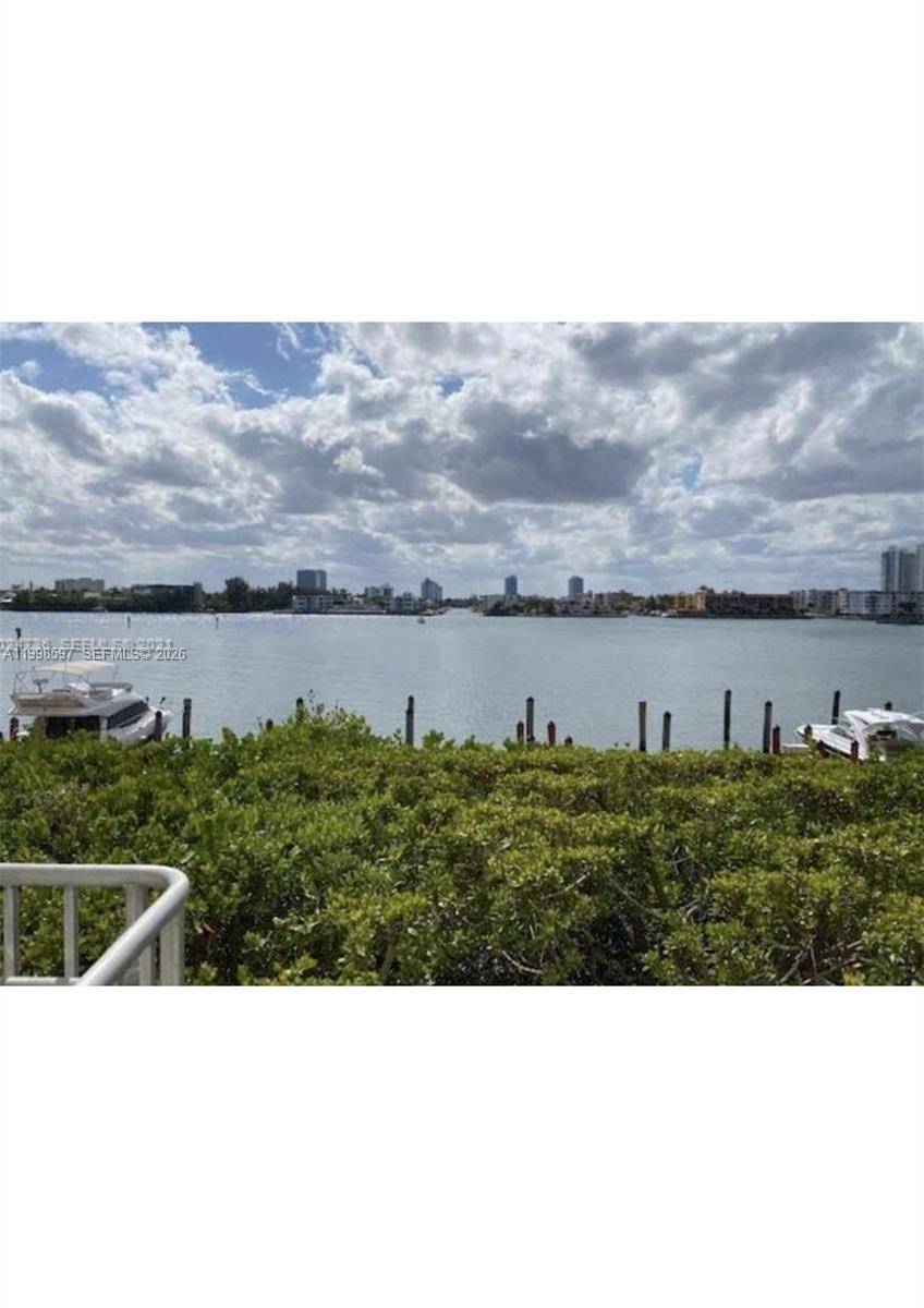 17050 N Bay RdSunny Isles Beach - Condo/Co-Op/Seasonal,Condo condo unit 605 - picture