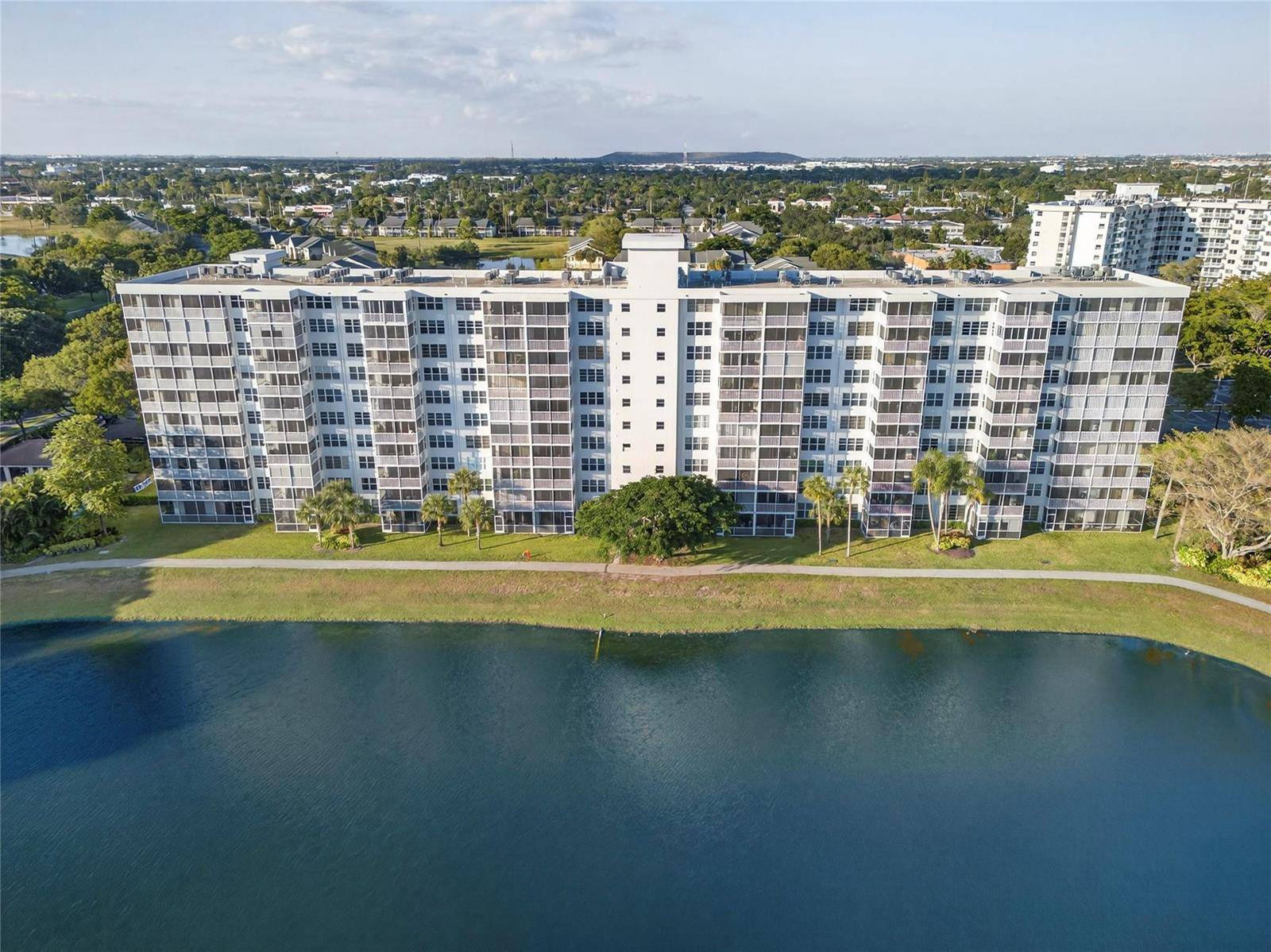 2900 N CoursePompano Beach - NO 53 PALM-AIRE COUNTRY CL condo unit 607 - picture