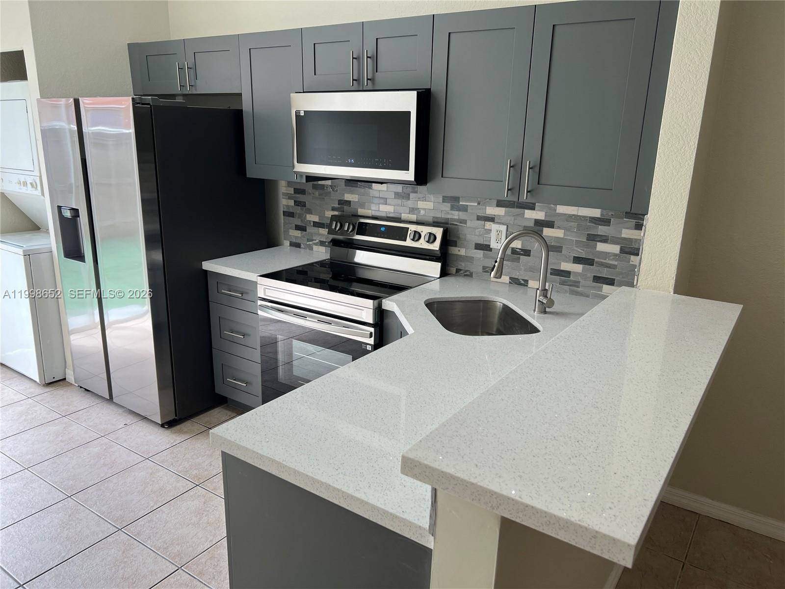 85 SW 16 AVHomestead - Townhouse Fee Simple,Townhouse condo unit . - picture