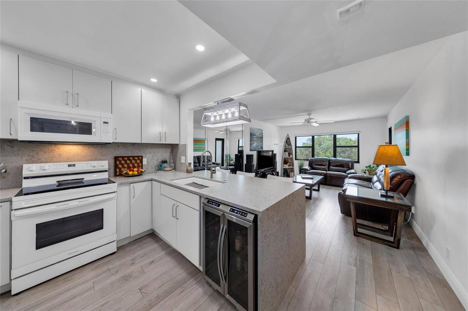 900 River ReachFort Lauderdale - RIVER REACH CONDOMINIUM I,OCEAN ACCESS DOCK!! condo unit 518 - picture