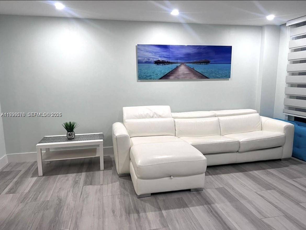 6917 Collins AveMiami Beach - Apartments-Seasonal,Apartment condo unit 806 - picture