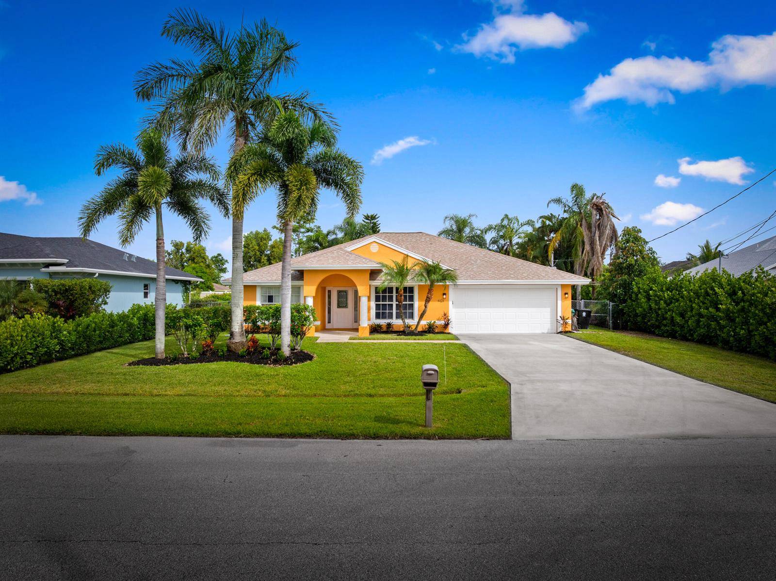 6121 NW DarocoPort St. Lucie - picture