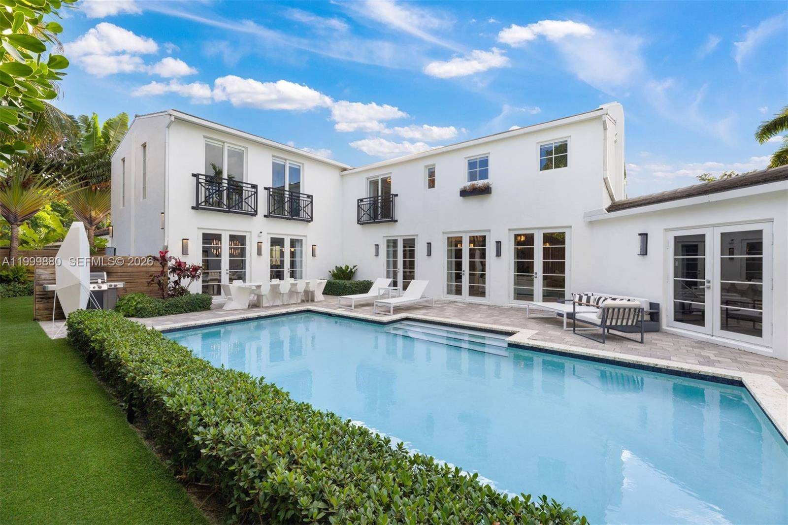 2887 Pine Tree DrMiami Beach - picture