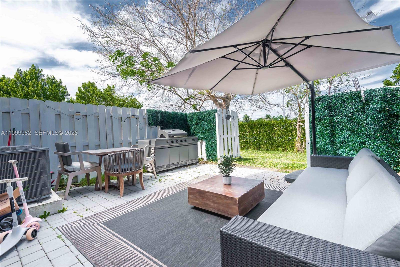9949 SW 228th TerMiami - picture