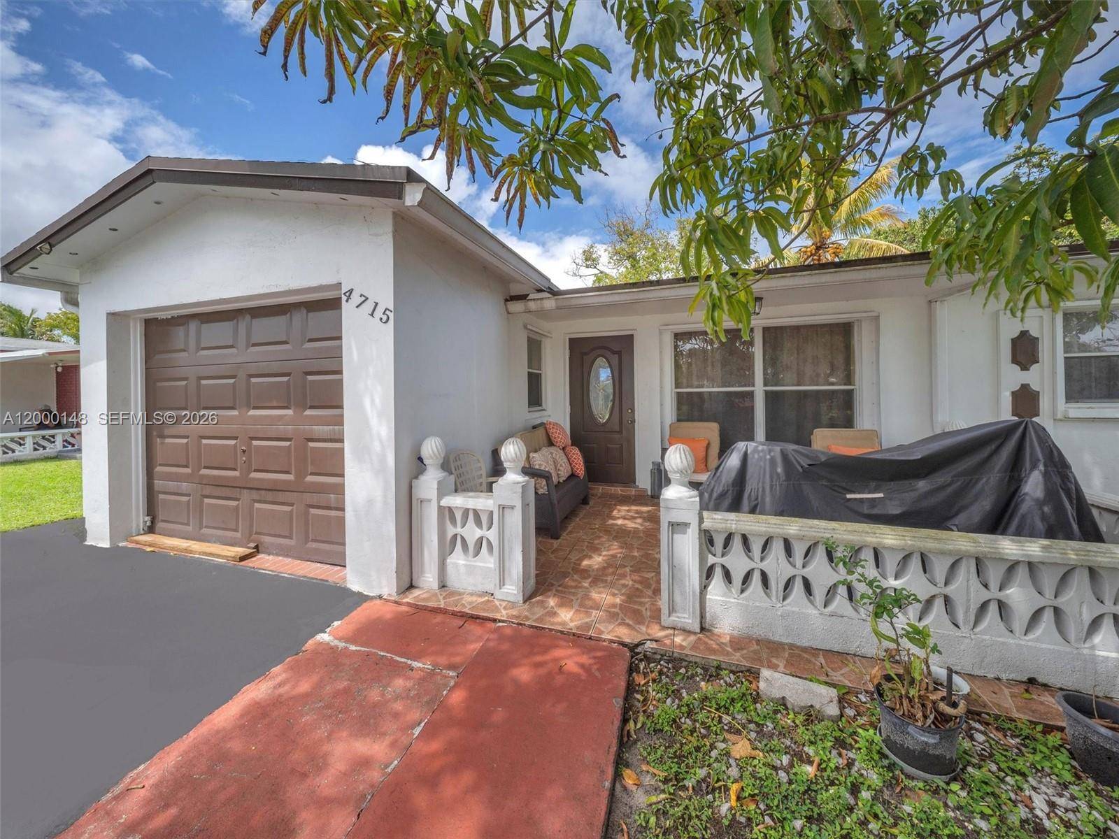 4715 NW 43rd StLauderdale Lakes - picture