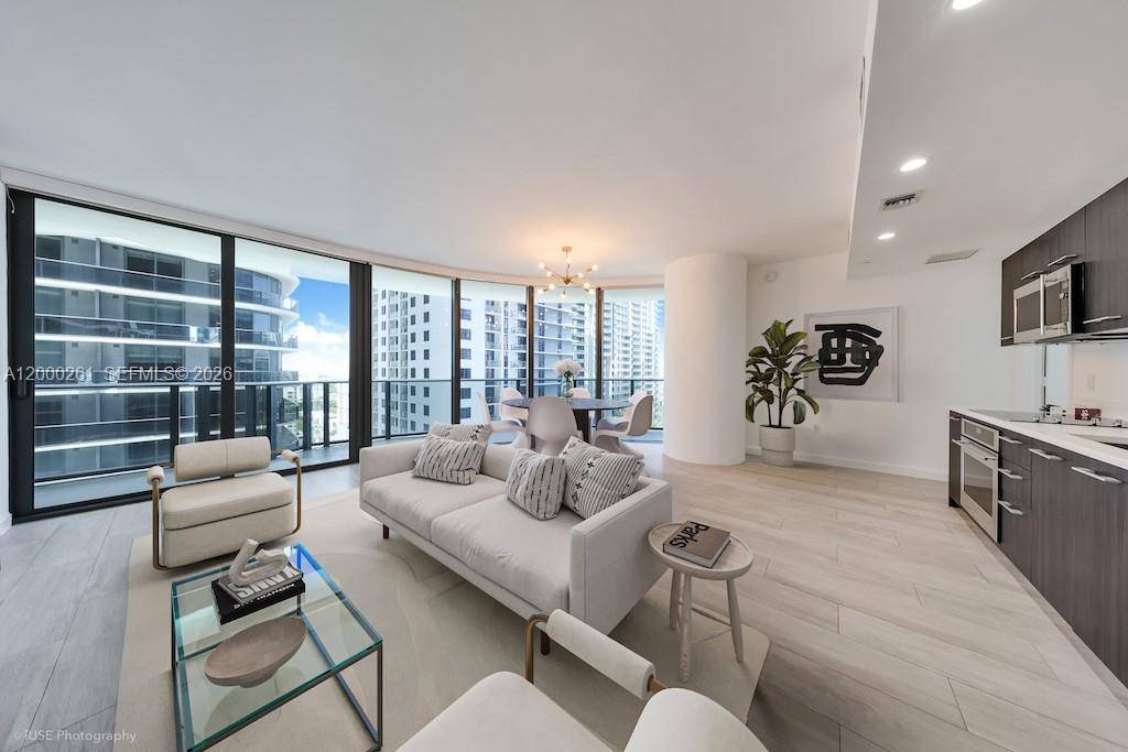 45 SW 9th StMiami - Condo 5+ Stories,Condo condo unit 1808 - picture