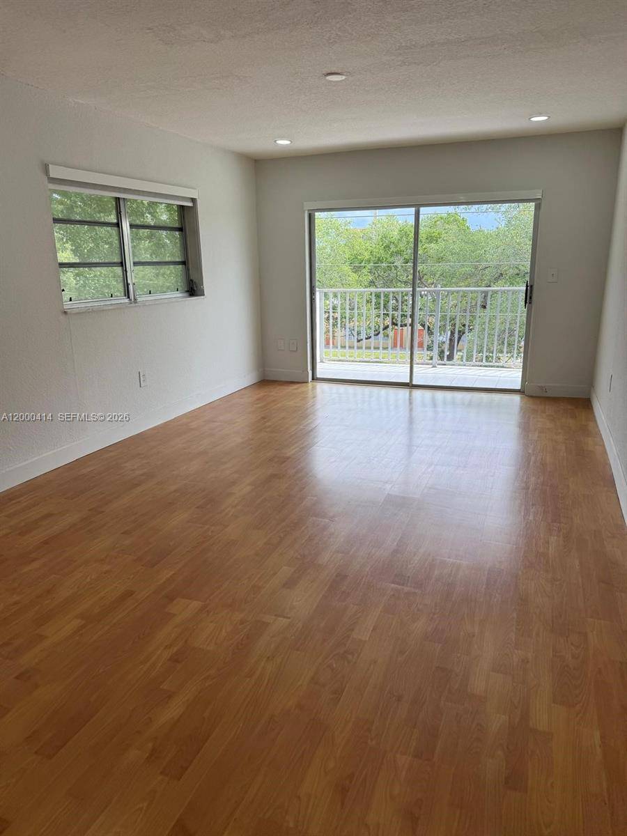 12105 NE 11th PlNorth Miami - Condo 1-4 Stories,Condo condo unit 306 - picture