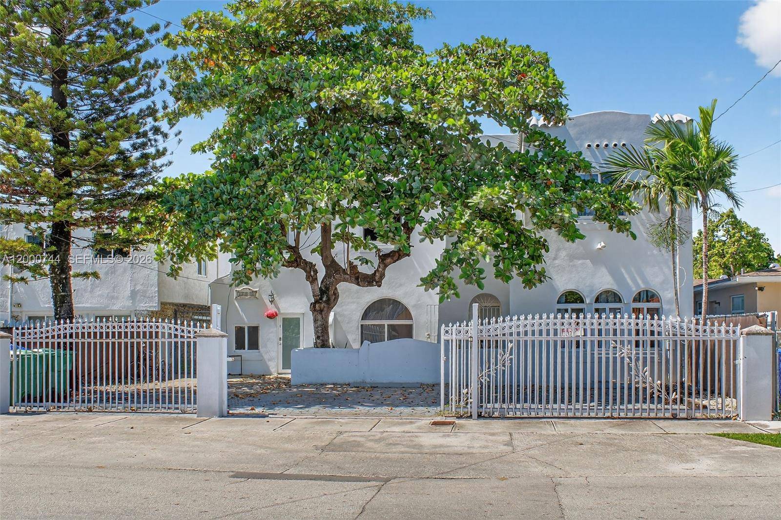 1680 NW 22nd CtMiami - picture