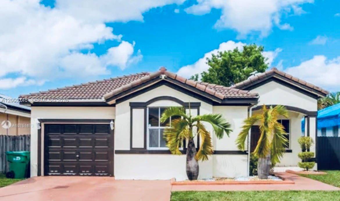 8135 NW 198th TerHialeah - picture