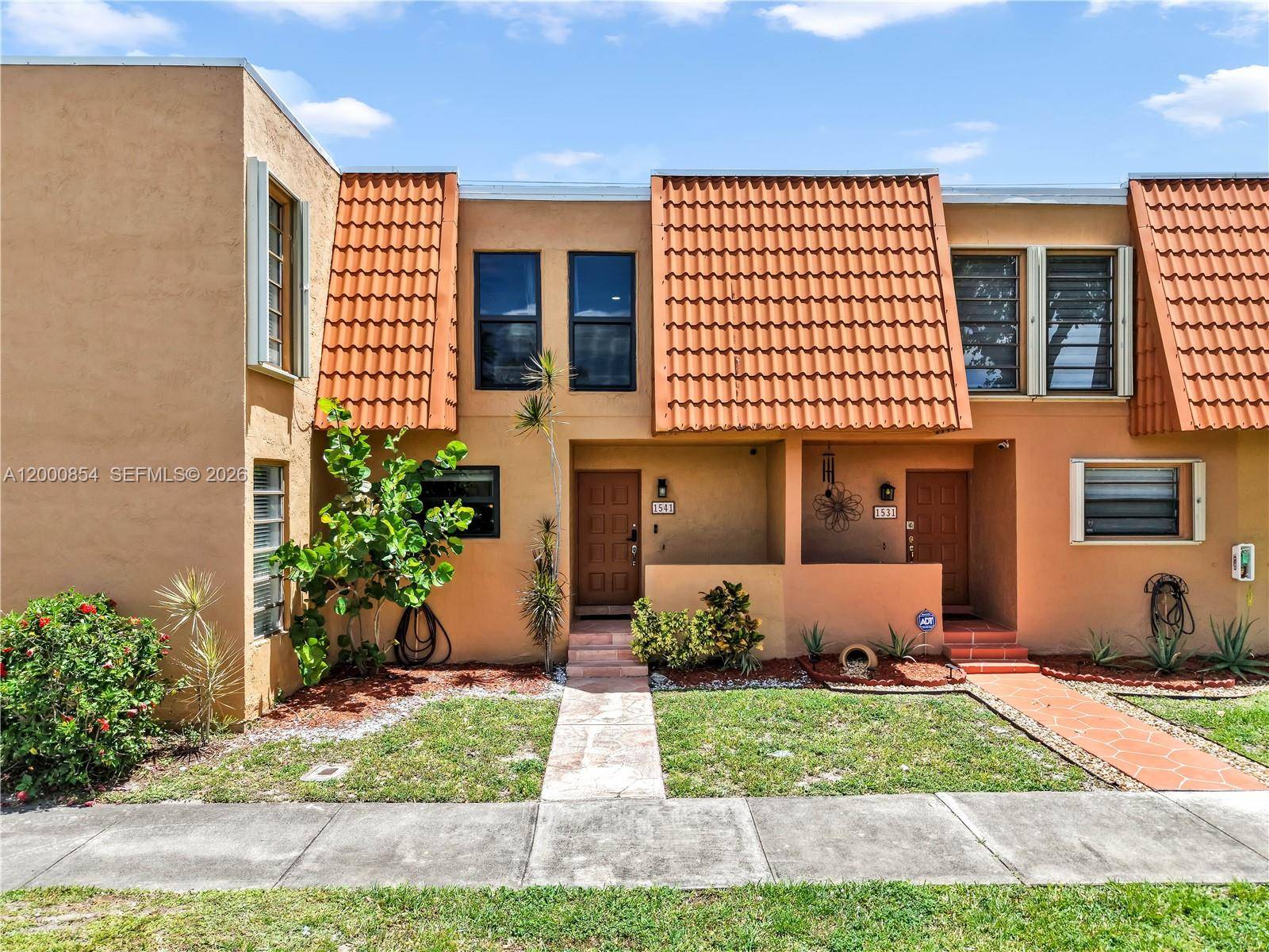 1541 NW 92nd AvePembroke Pines - WESTVIEW CONDOMINIUM NO T condo unit 186 - picture