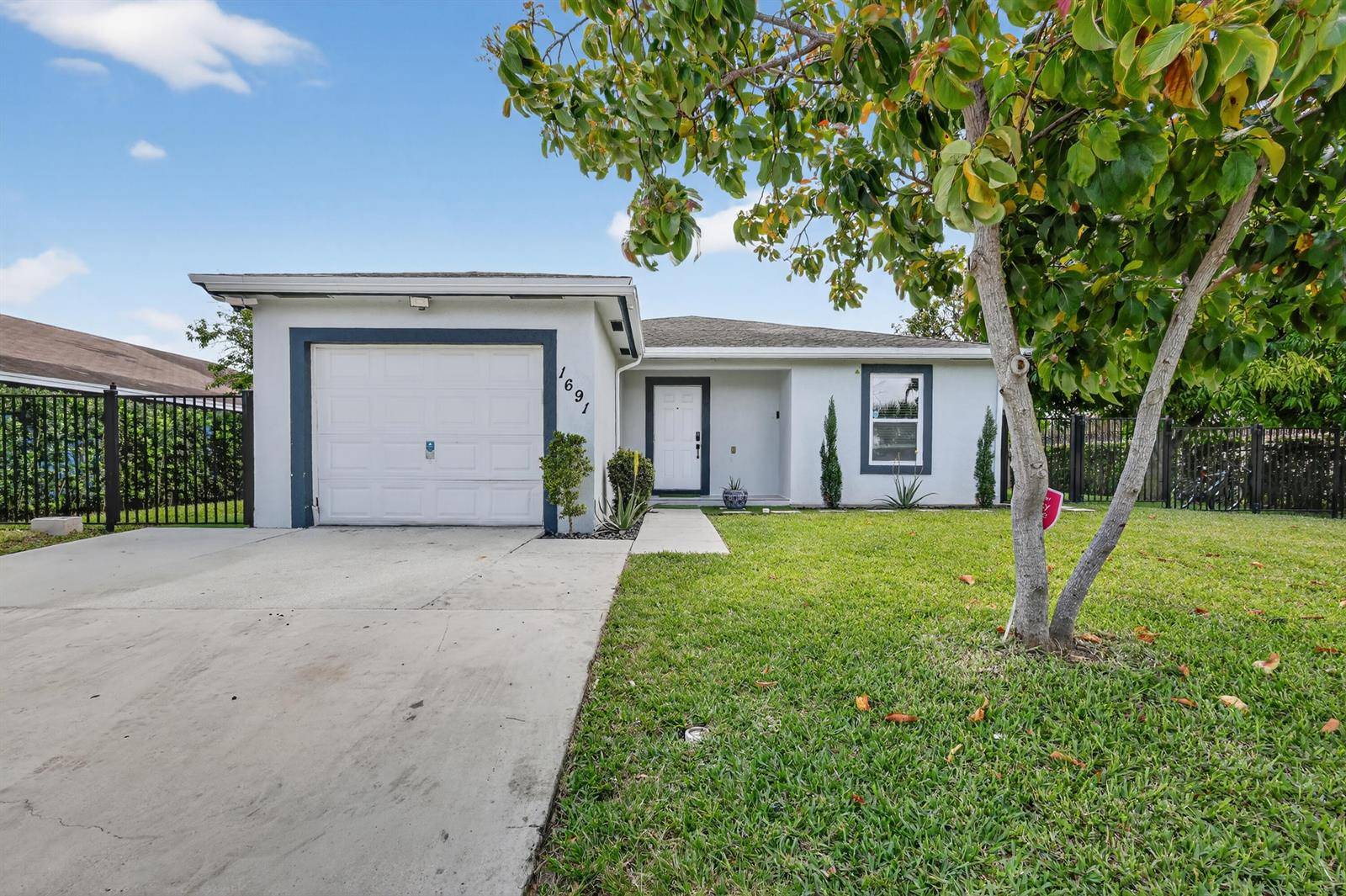 1691 W 26thRiviera Beach - picture