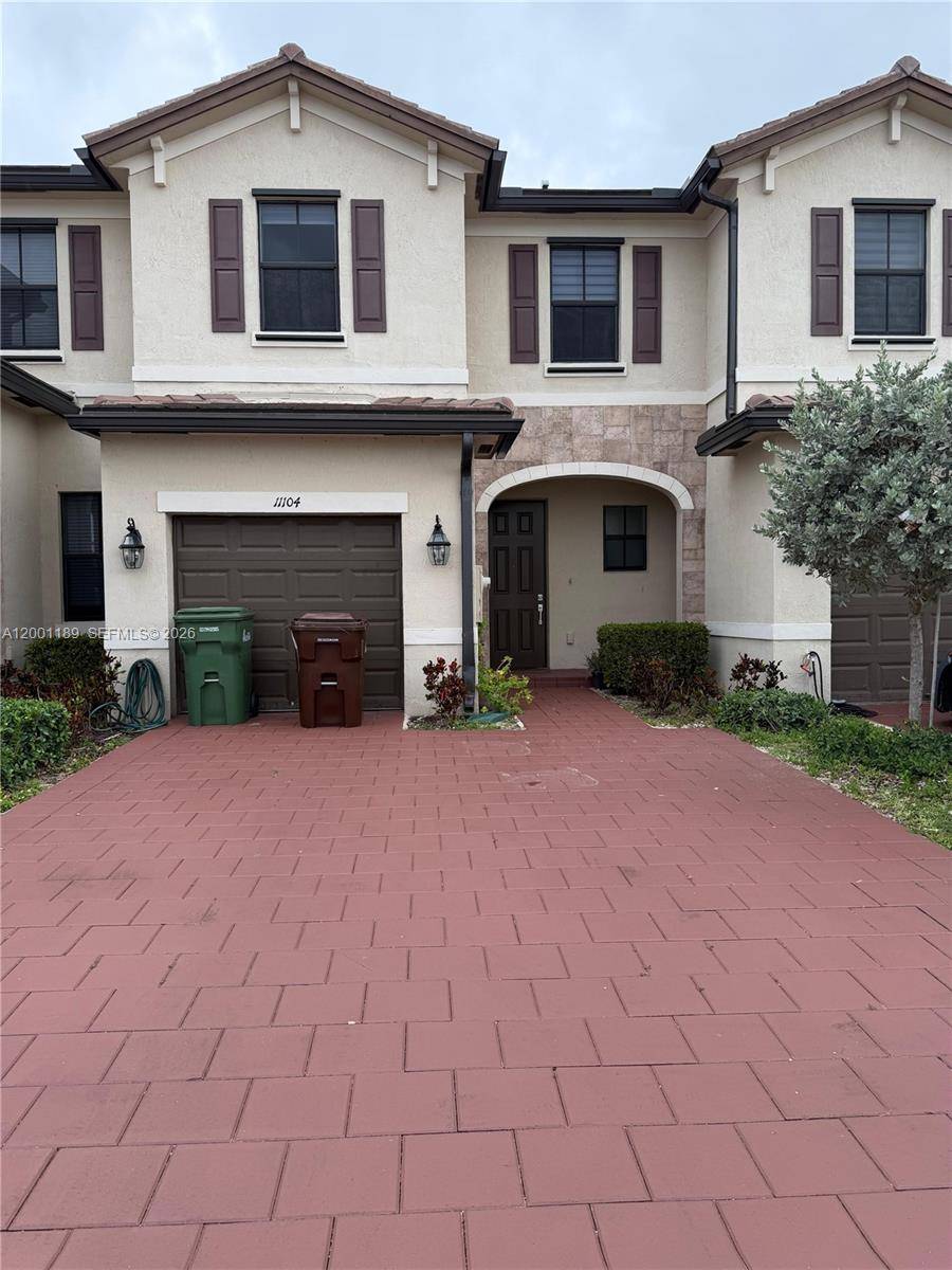 11104 W 33rd WayHialeah - picture