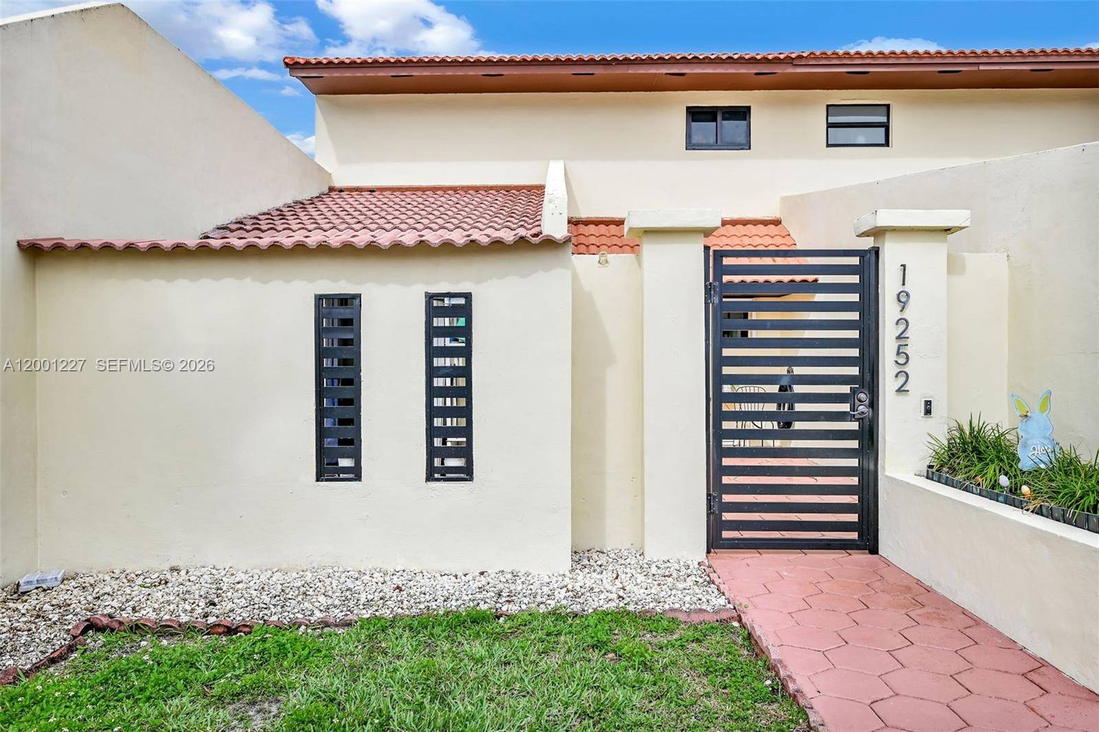 19252 NW 65th CtHialeah - picture