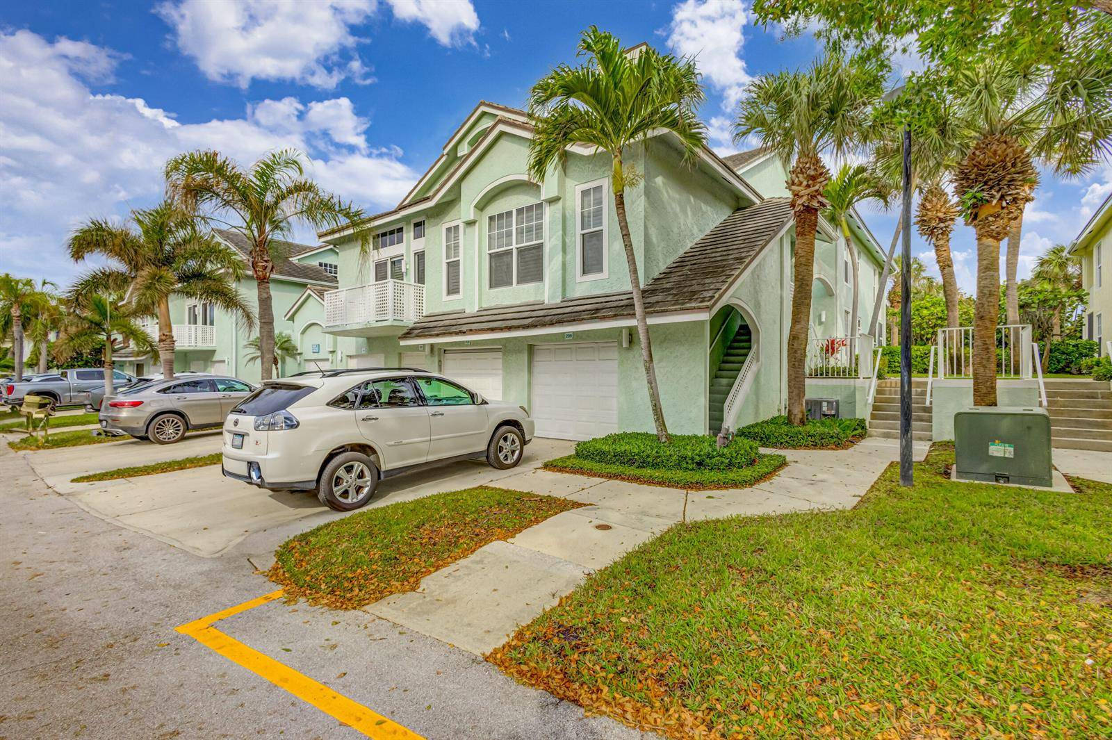 207 MainsailJupiter - picture