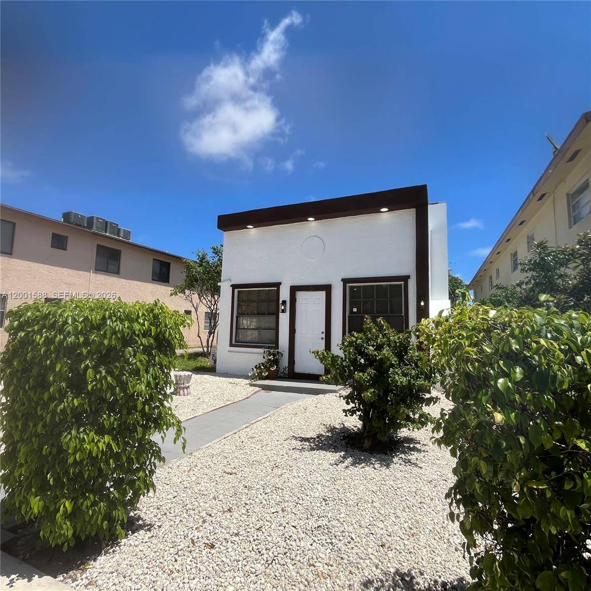 8 S C StLake Worth - picture
