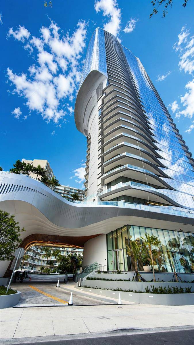 175 SE 25 RDMiami - UNA Residences condo unit 504 - picture
