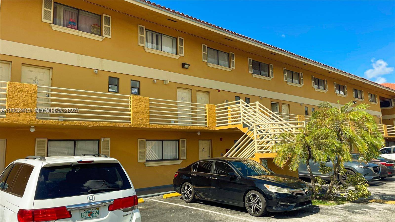 180 Royal Palm RdHialeah Gardens - Townhouse,Condo condo unit 216 - picture