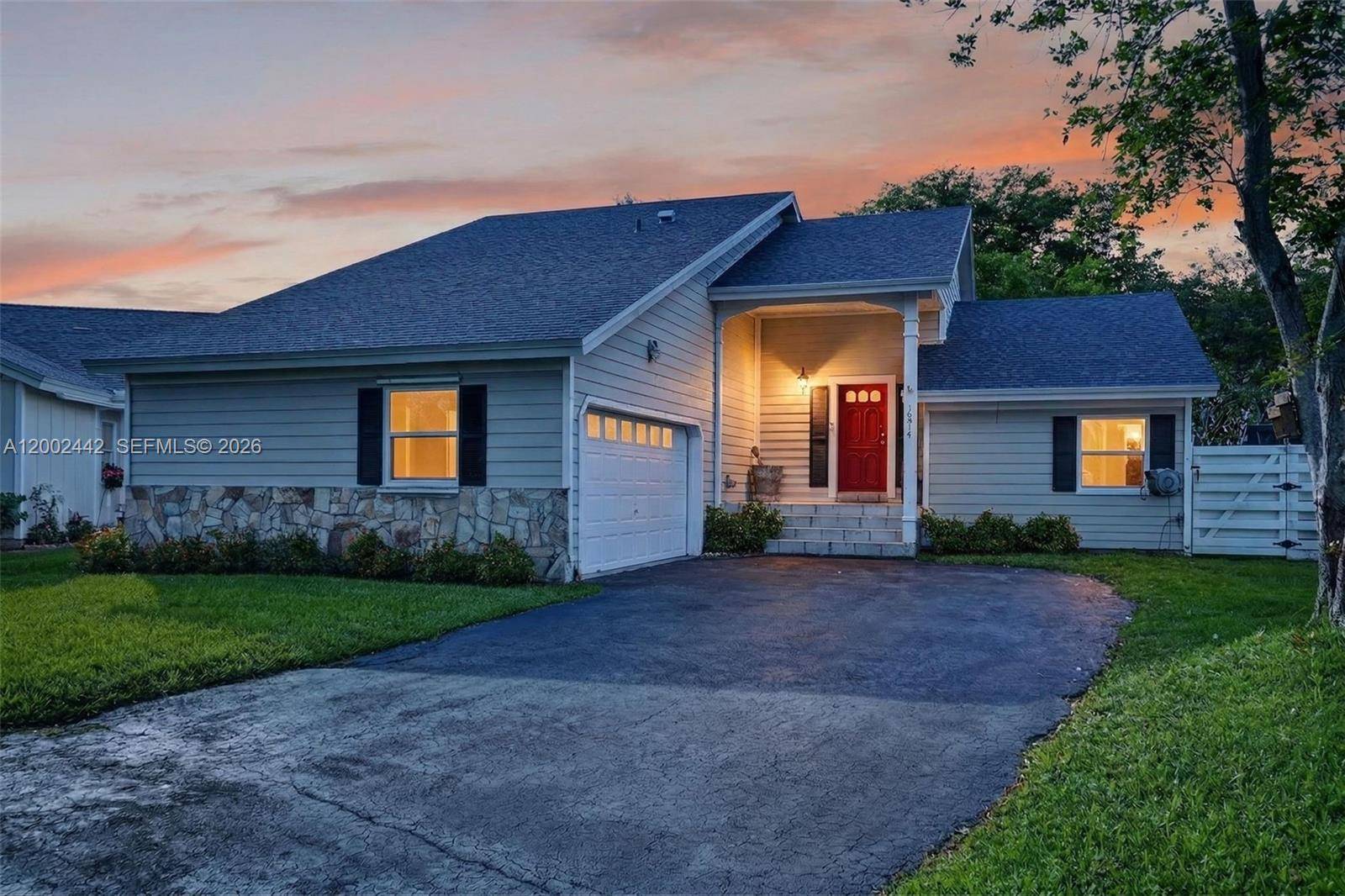 14914 SW 142nd PlMiami - picture