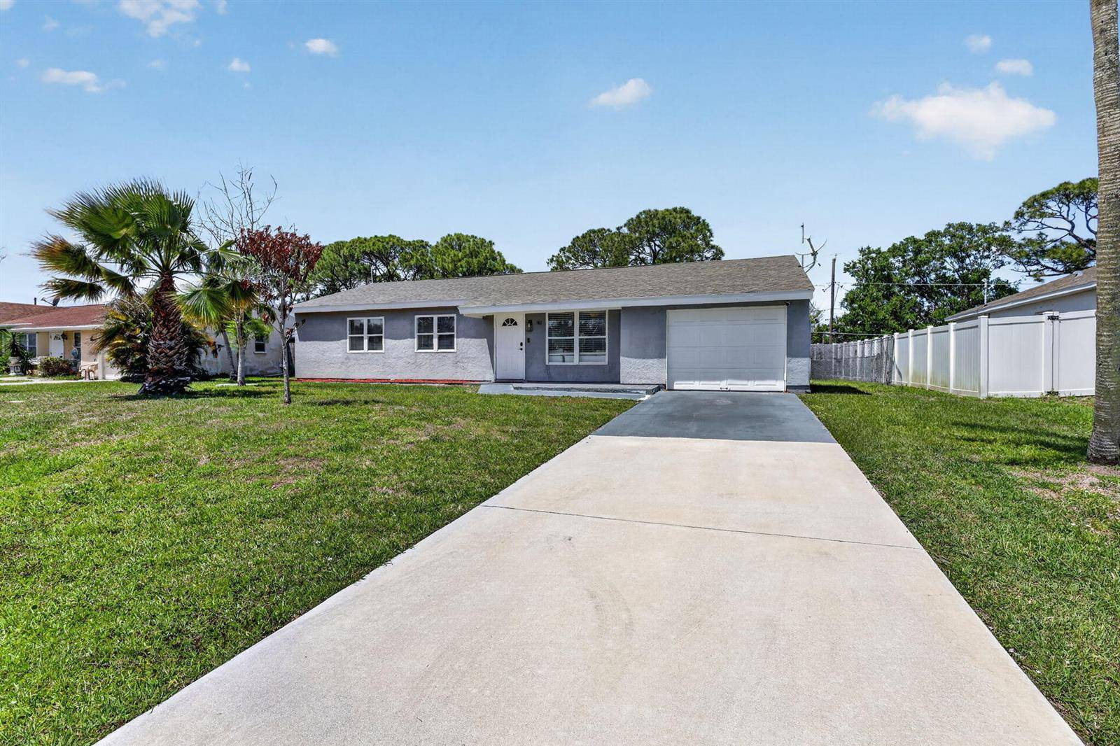 161 SW DalvaPort St. Lucie - picture
