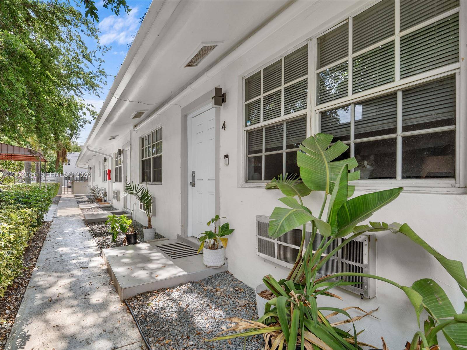 571 NE 67th StMiami - picture