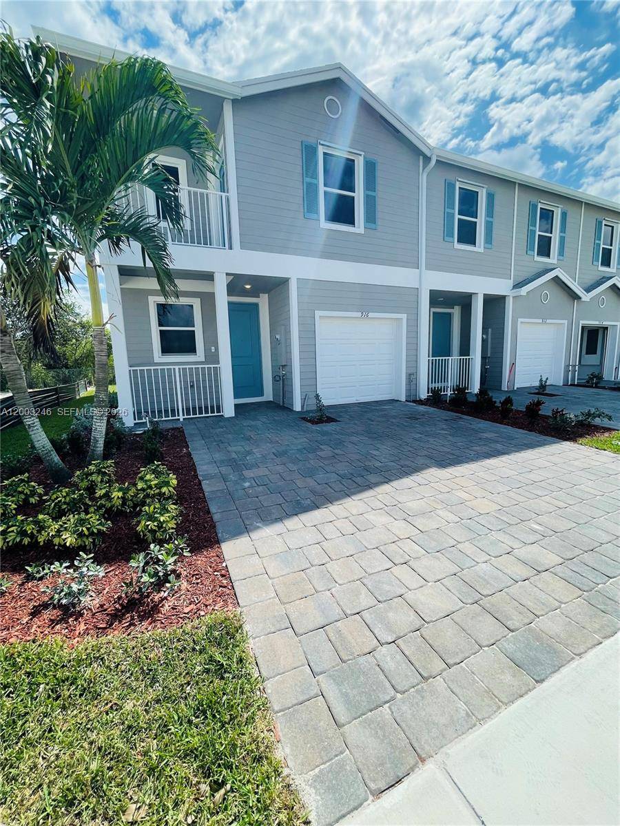 916 SE 19th StHomestead - Townhouse Fee Simple,Townhouse condo unit 916 - picture