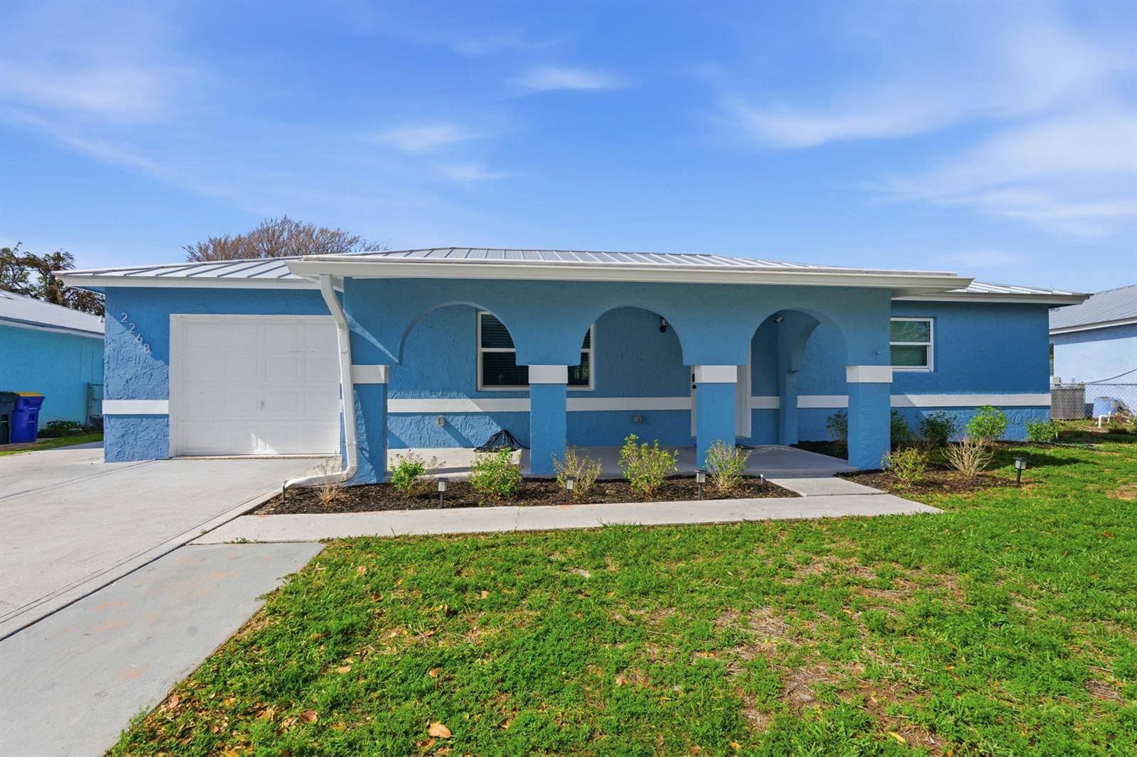 2268 NE 16thJensen Beach - picture