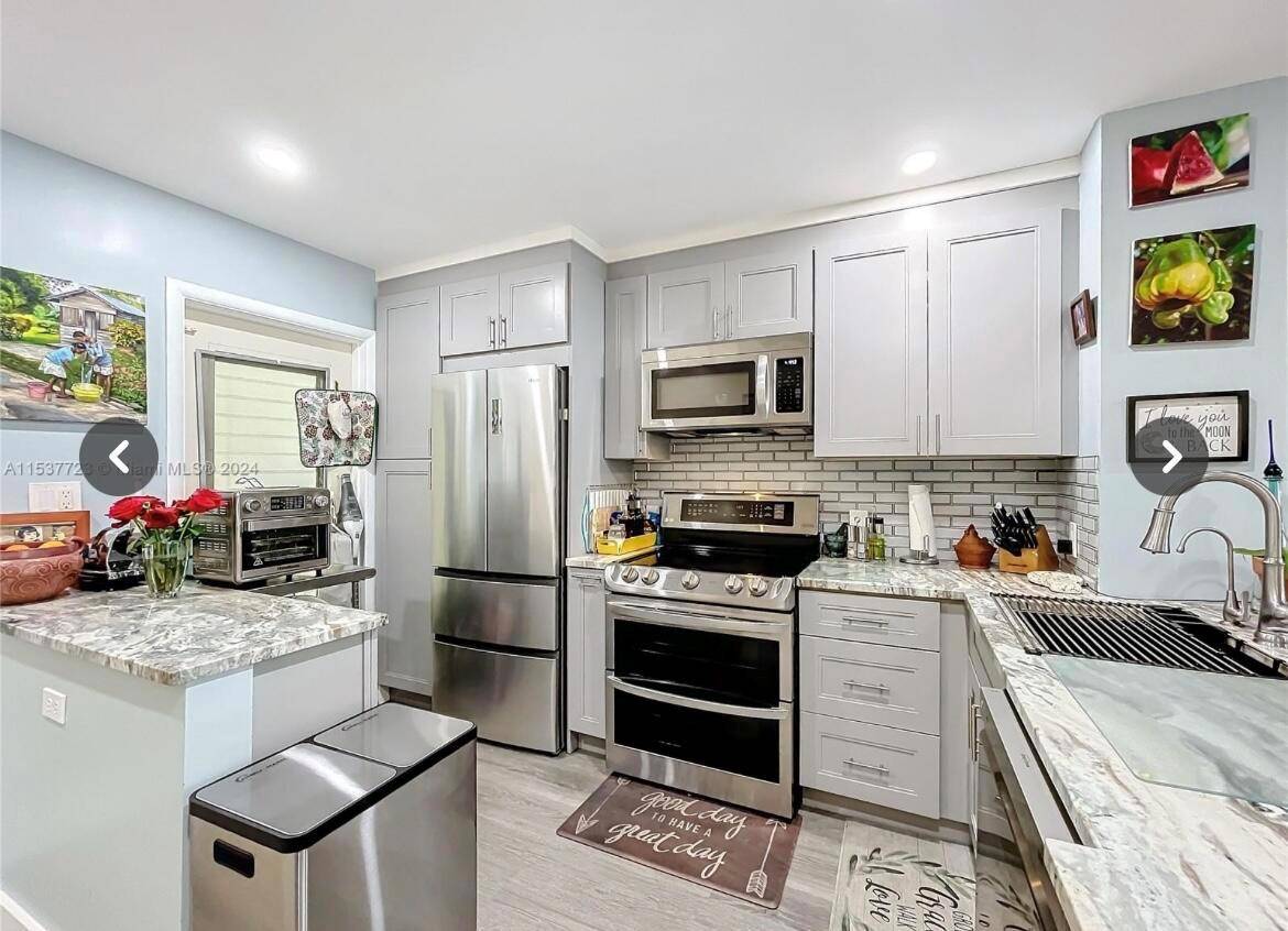 460 Paradise IsleHallandale Beach - ISLE OF PARADISE CO-OP condo unit 205 - picture