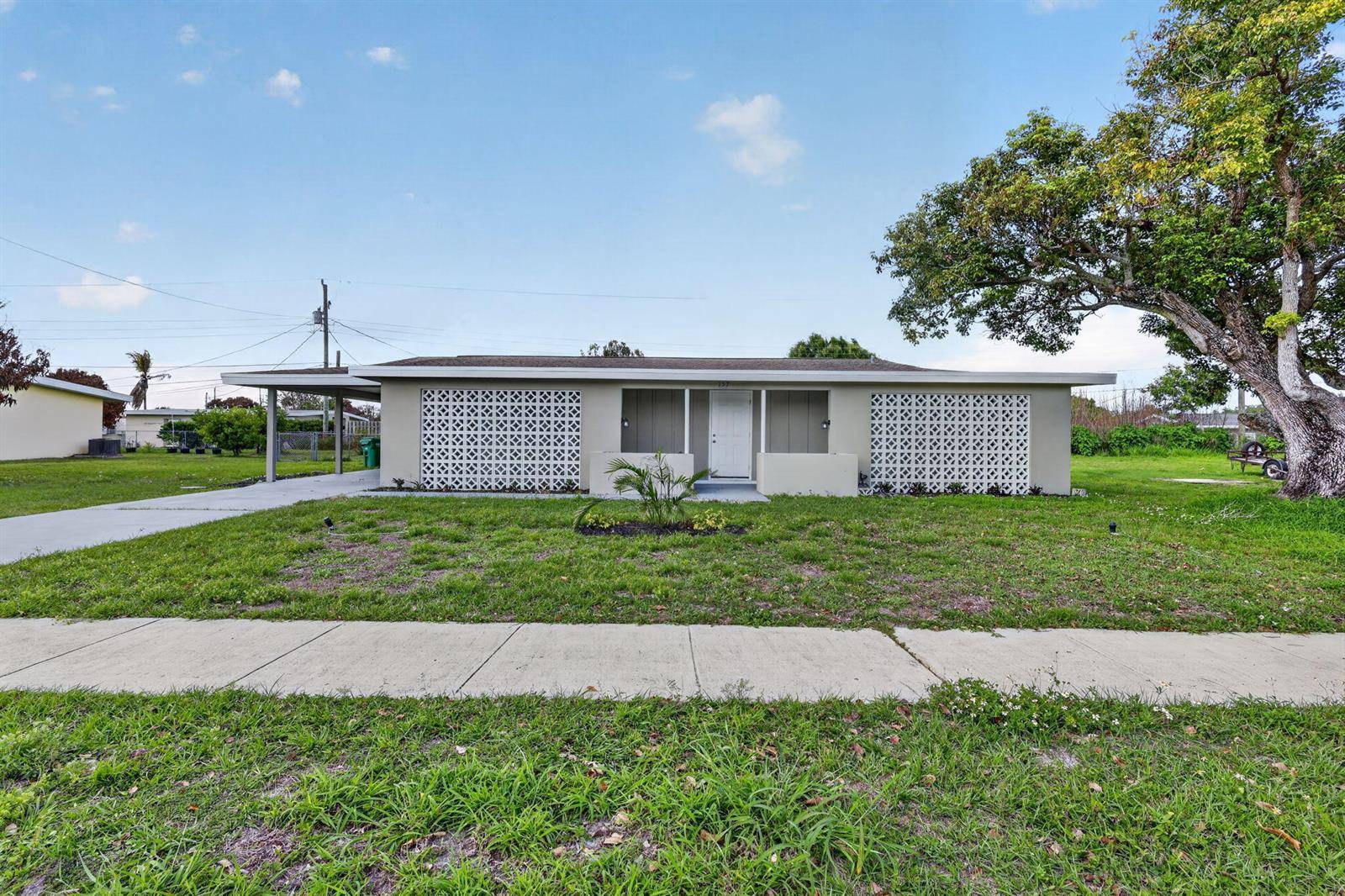 157 SE CalmosoPort St. Lucie - picture
