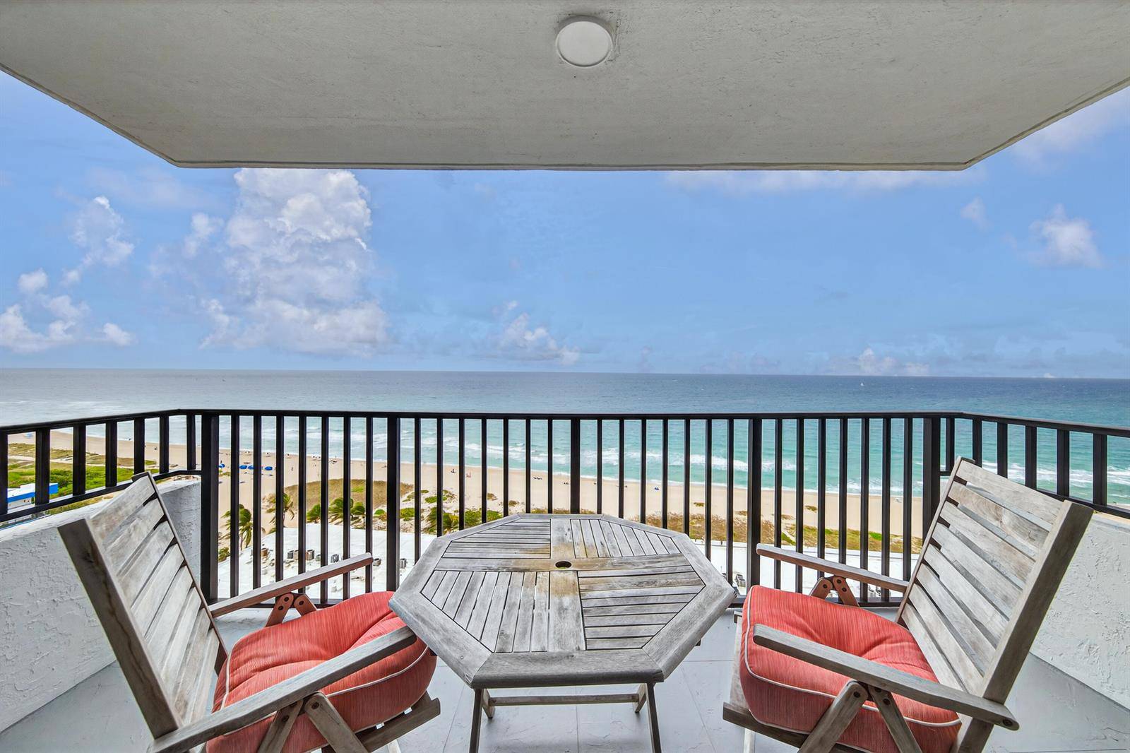 531 N OceanPompano Beach - SILVER THATCH ATLANTIC PLA condo unit 1811 - picture