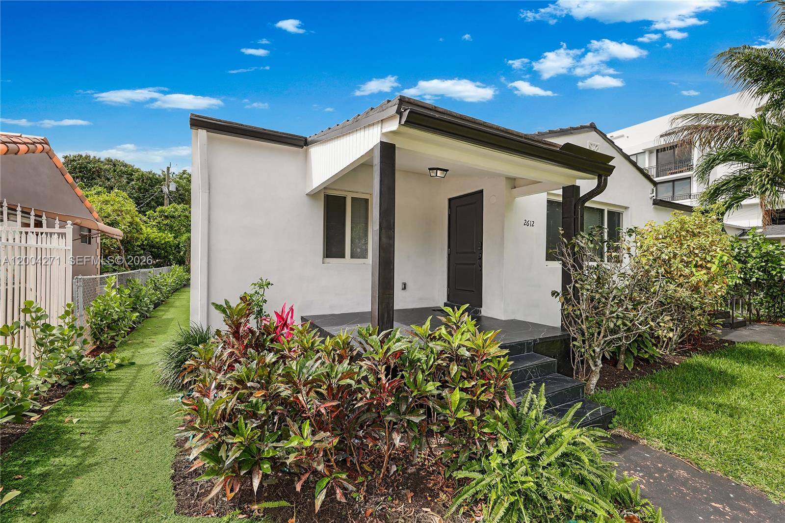 2612 SW 12th StMiami - picture