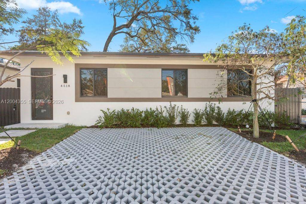 4518 NW 4 STMiami - picture