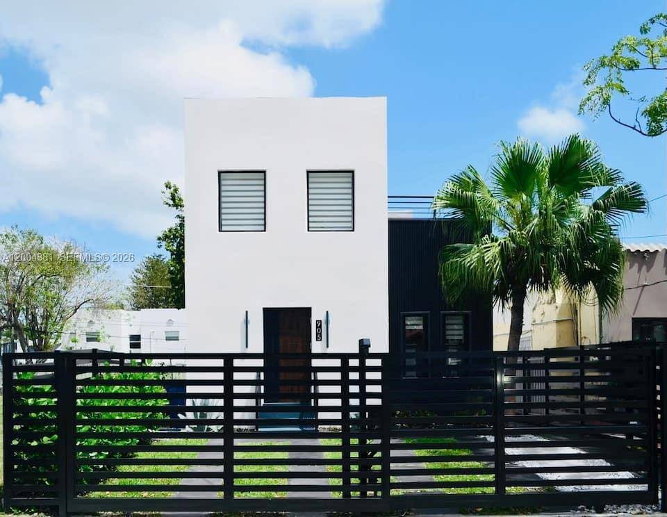 905 SW 13th CtMiami - 1ST WESTMORELAND ADDN condo unit 905 - picture