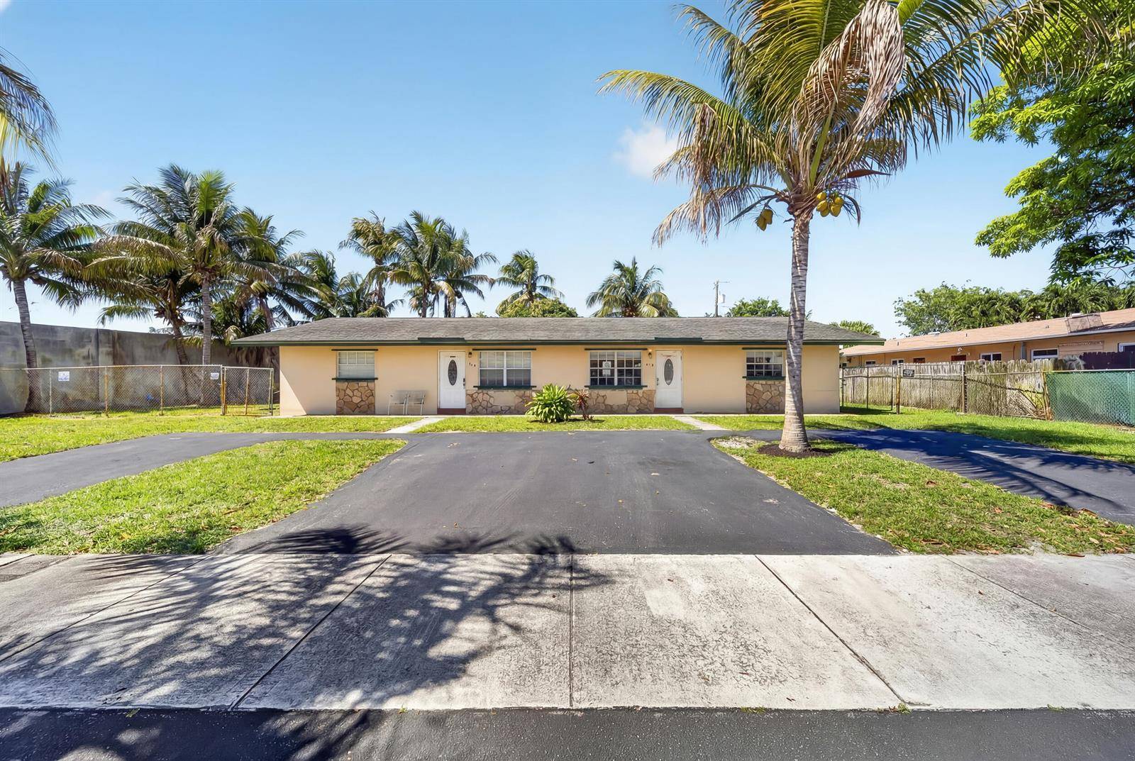 121 NW 56thOakland Park - Duplex condo unit 1-2 - picture