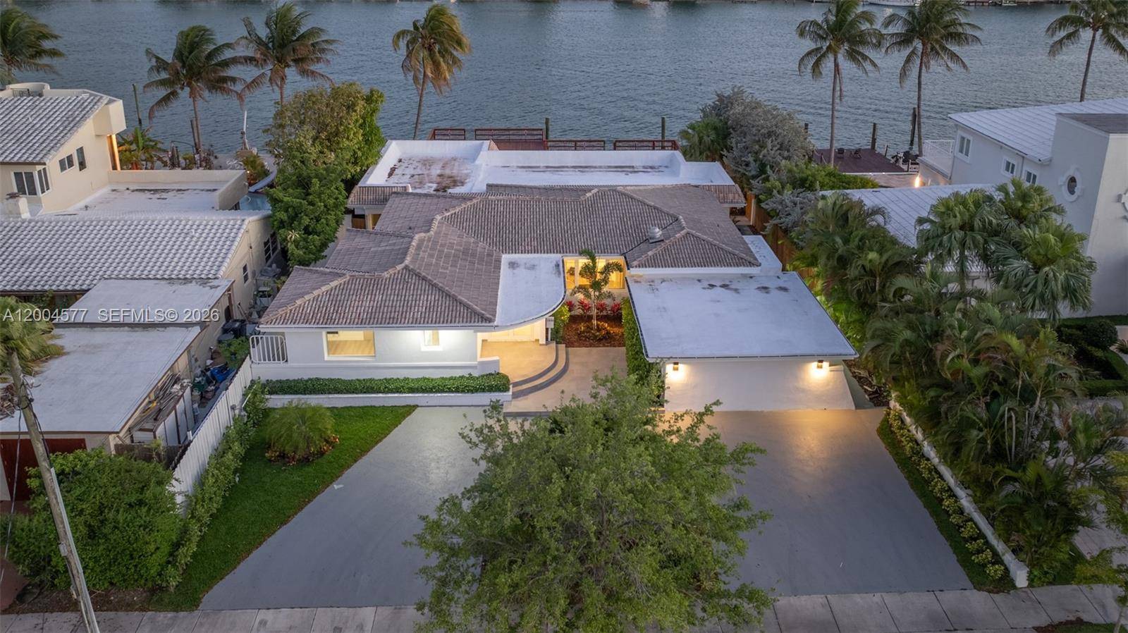 1690 Daytonia RdMiami Beach - picture